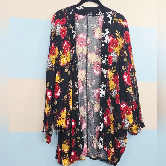 Plus Size Women's Floral Kimono - Picture 3 of 5
